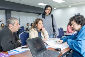Cerca de 600 personas participan en Jornada informativa sobre postulación a beneficios estudiantiles 2025