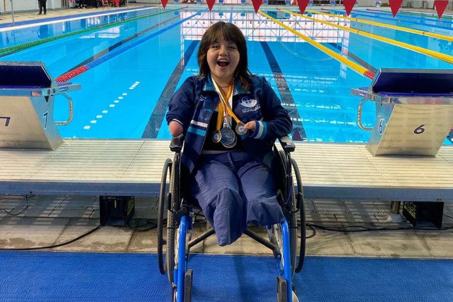 Estudiante de Periodismo UFRO obtiene oro en natación en Juegos Deportivos Nacionales y Paranacionales