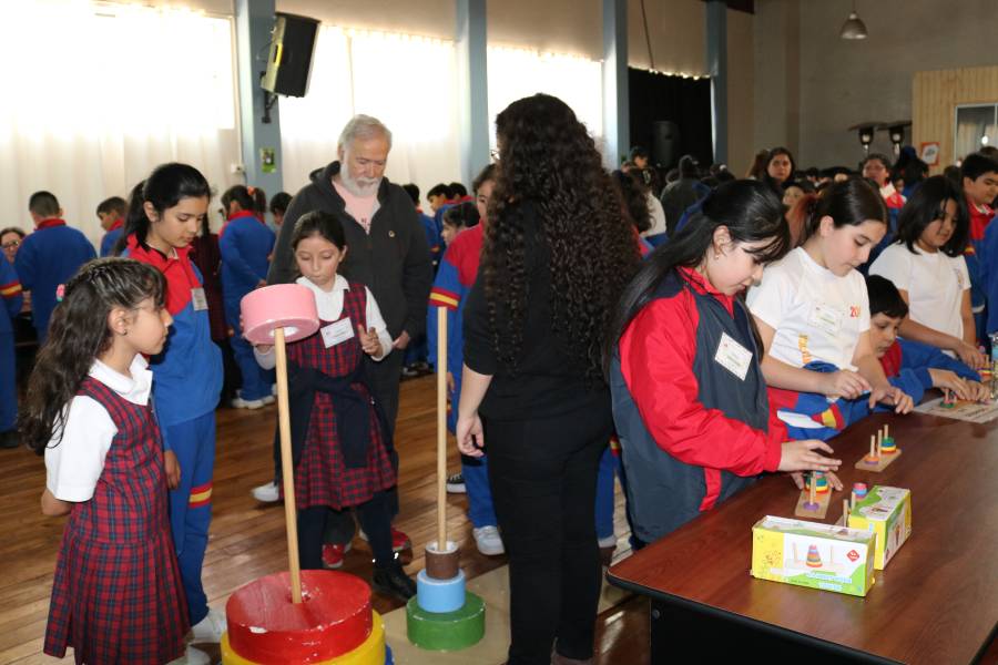 Feria de Matemáticas en Campus Angol UFRO desafía a escolares con novedosos juegos y recursos educativos