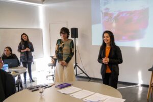 Experta en transversalización de enfoque de género en la investigación visita la UFRO