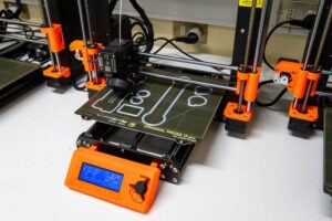 Colaboración entre Terapia Ocupacional e Ingeniería Civil Electrónica impulsa la creación de tecnologías asistivas a bajo costo
